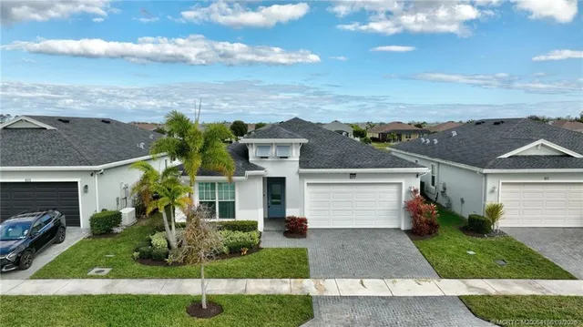$479,900 | 607 Southeast Mulberry Way, Port St. Lucie, FL 34984