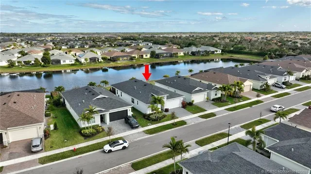 $479,900 | 607 Southeast Mulberry Way, Port St. Lucie, FL 34984