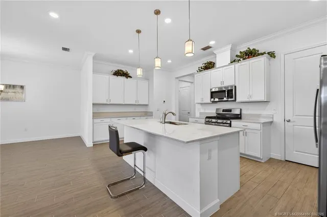 $479,900 | 607 Southeast Mulberry Way, Port St. Lucie, FL 34984