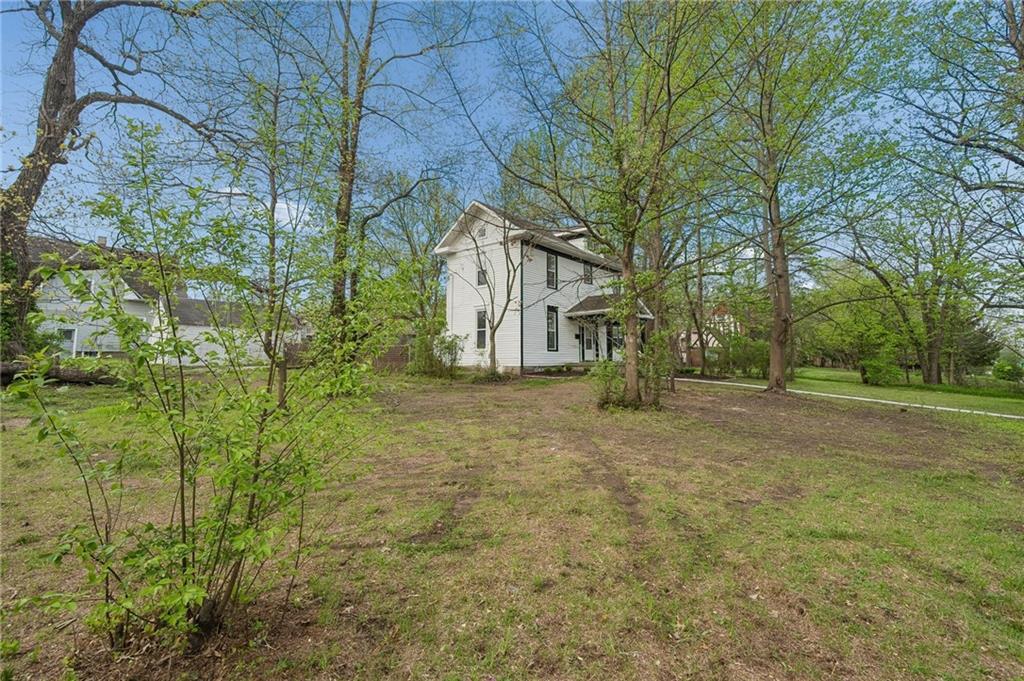 11605 East Winner Road Independence, MO 64052 - Photo 2 of 30