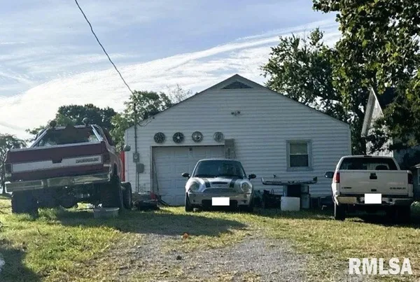 a view of a house with a back yard