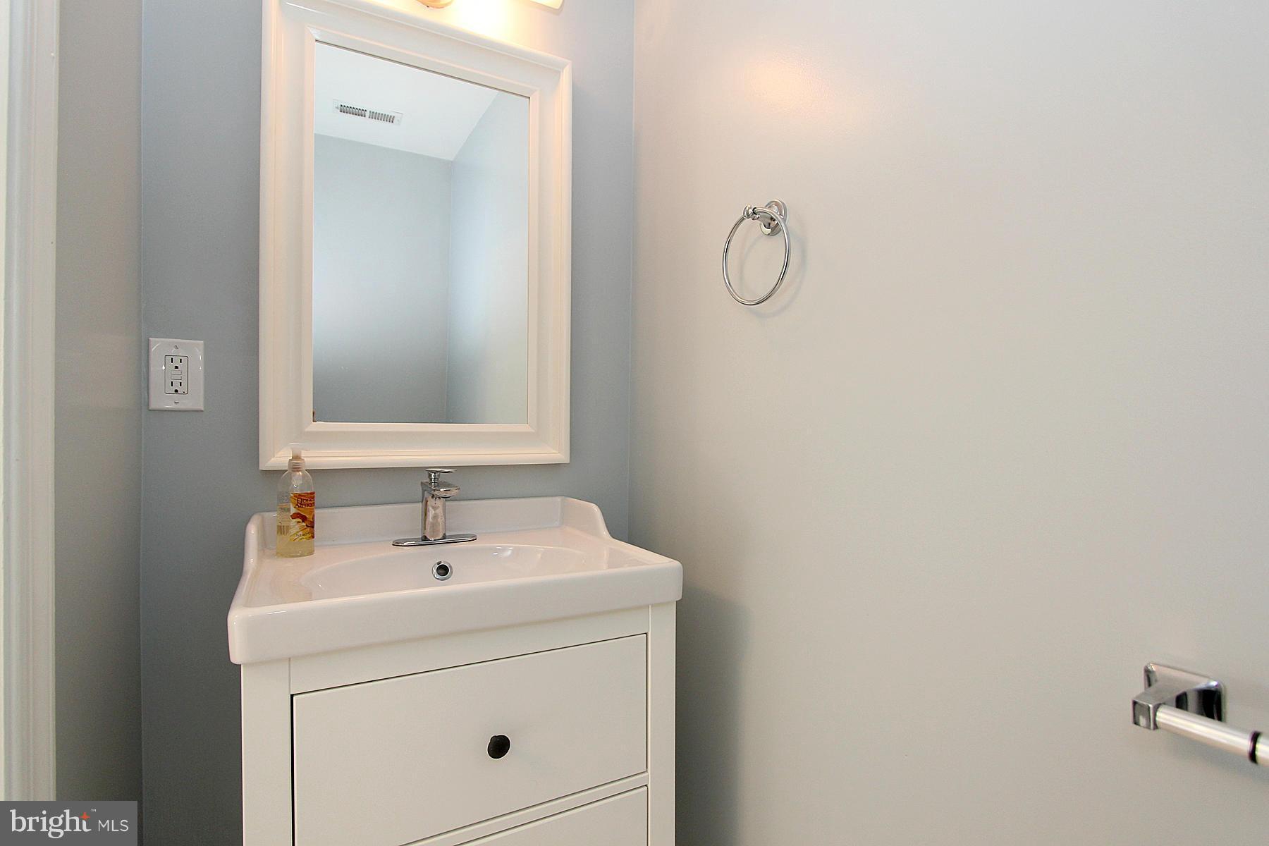 1520 Spring Place Northwest Washington, DC 20010 - Photo 13 of 29 Bath