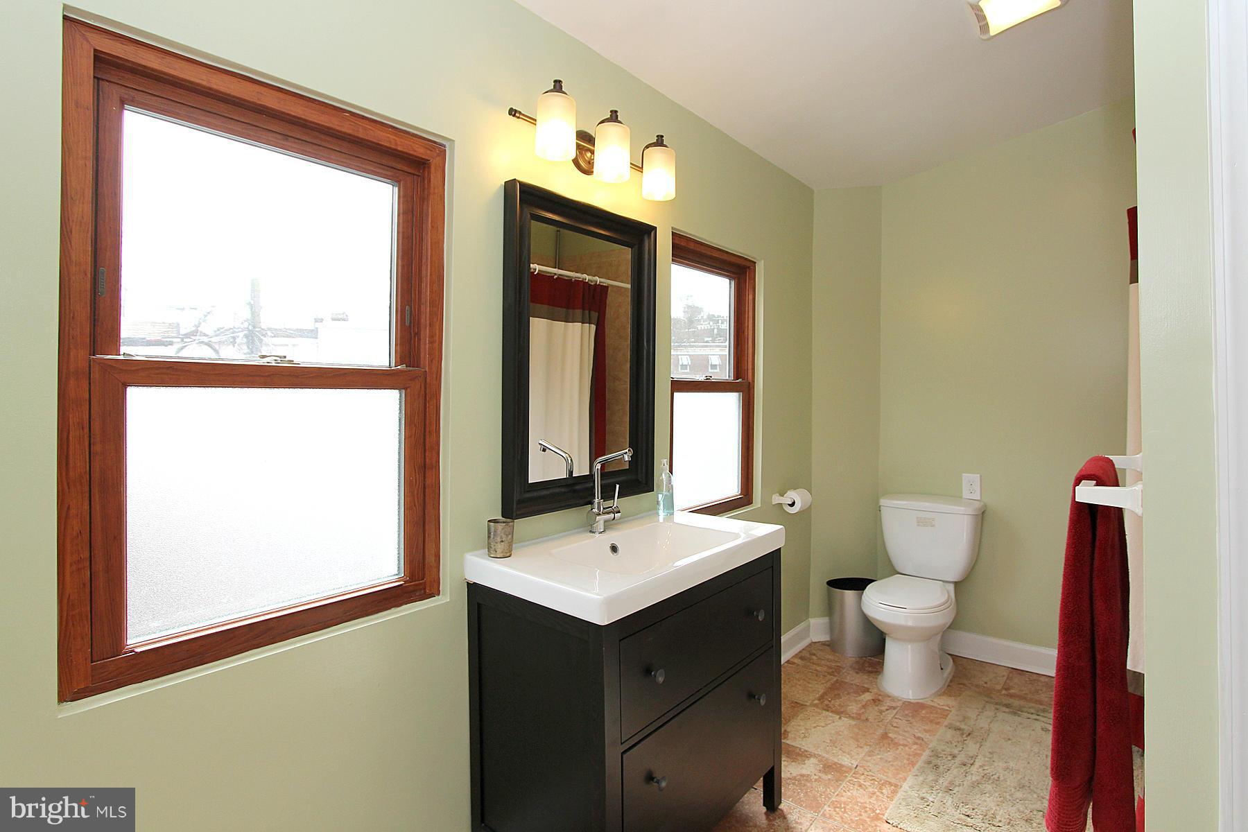 1520 Spring Place Northwest Washington, DC 20010 - Photo 18 of 29 Bath (Master)