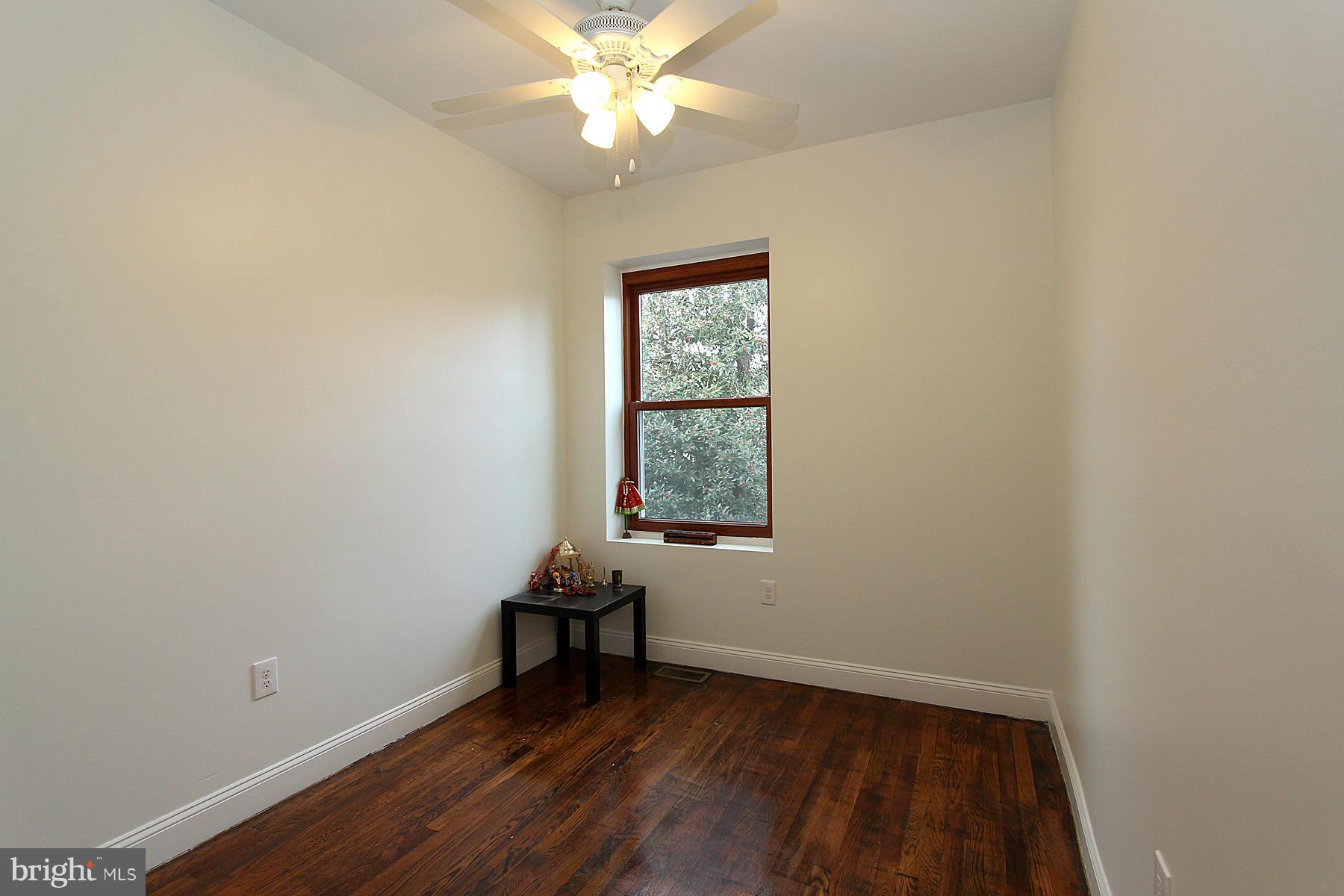 1520 Spring Place Northwest Washington, DC 20010 - Photo 20 of 29 Bedroom