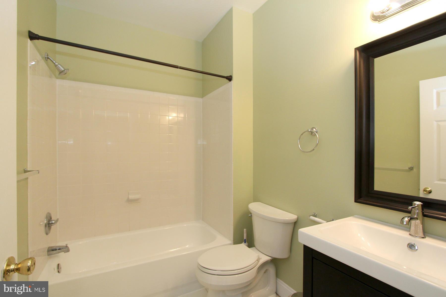 1520 Spring Place Northwest Washington, DC 20010 - Photo 21 of 29 Bath