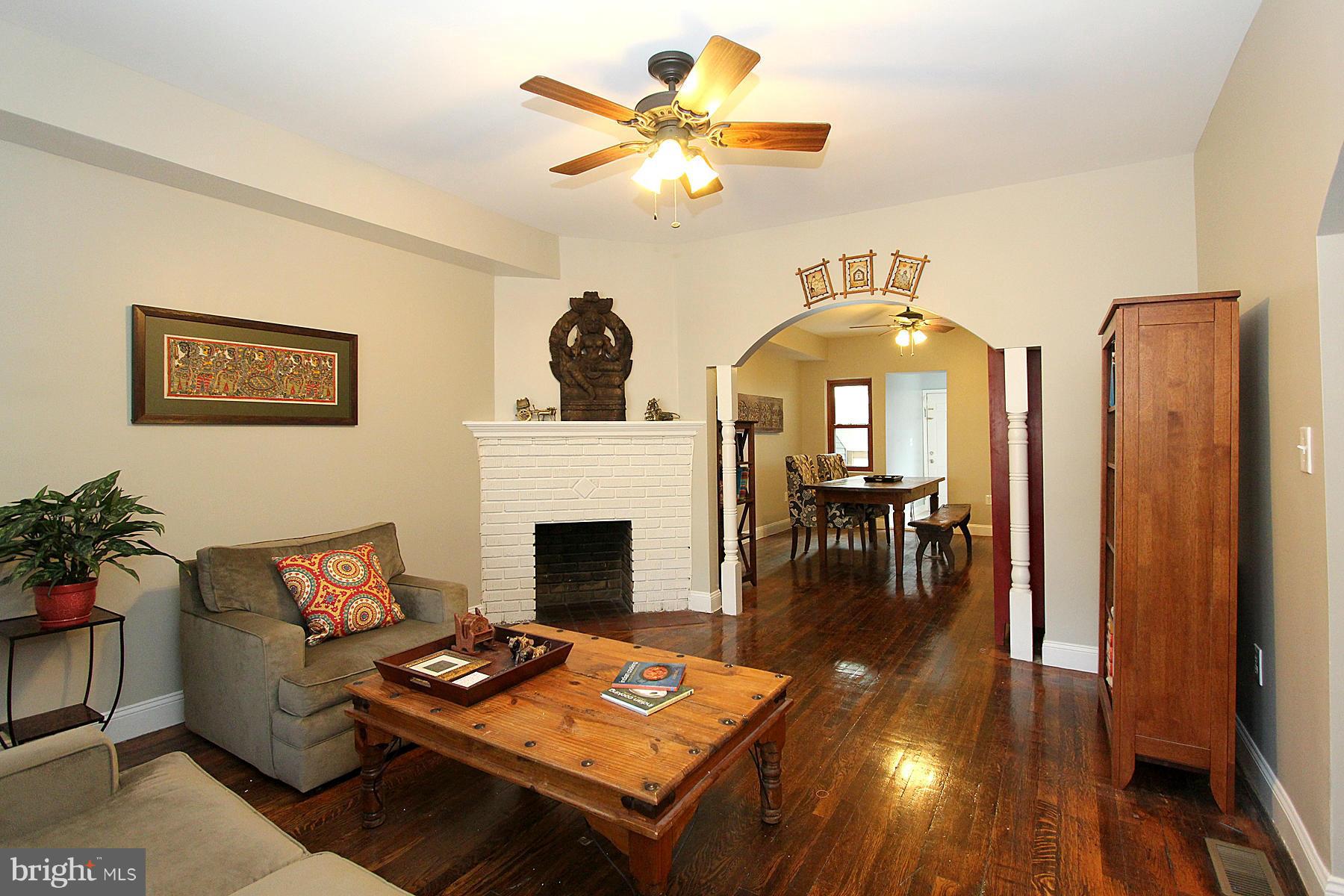 1520 Spring Place Northwest Washington, DC 20010 - Photo 4 of 29 Living Room