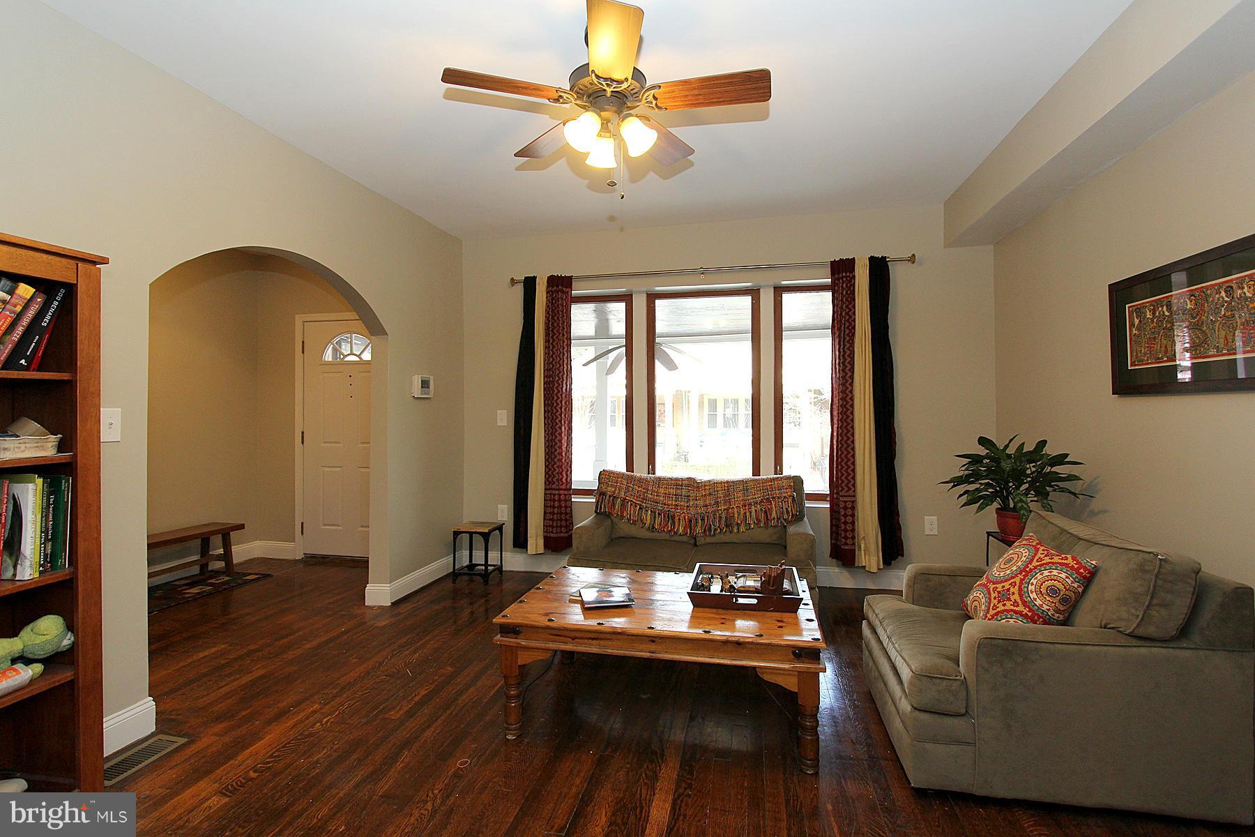 1520 Spring Place Northwest Washington, DC 20010 - Photo 6 of 29 Living Room