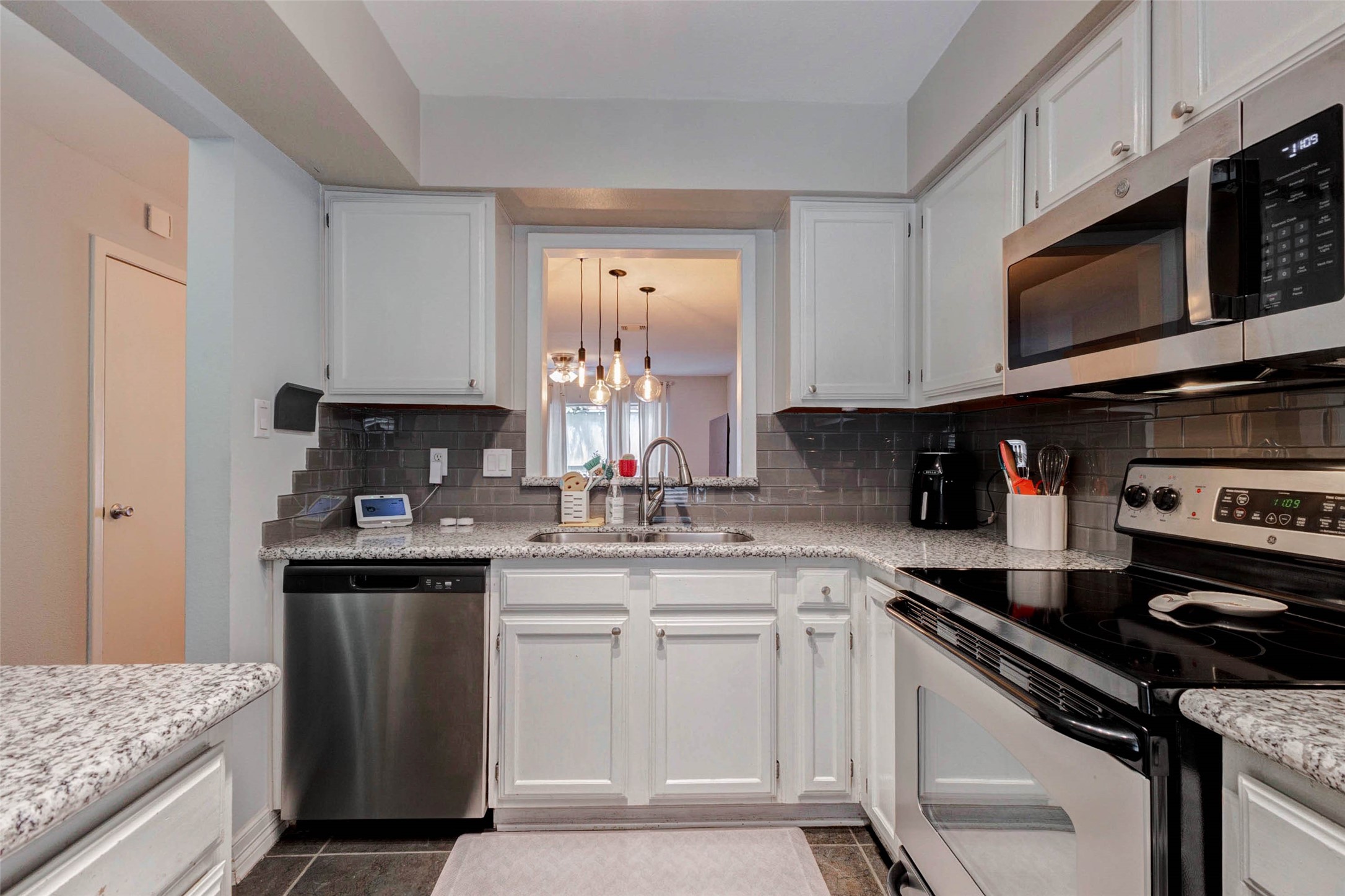 1212 Fairview Street, Unit A Houston, TX 77006 - Photo 3 of 25