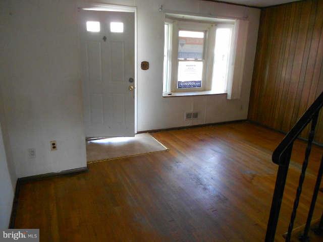 815 Middlesex Road Baltimore, MD 21221 - Photo 2 of 10 Living Room