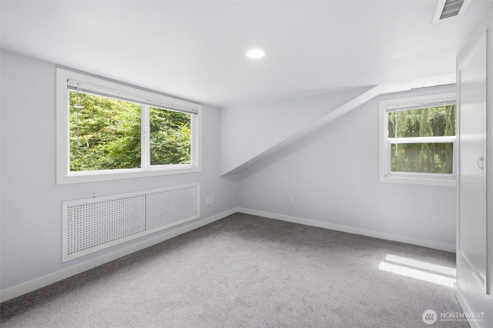 11331 East Riverside Drive Bothell, WA 98011 - Photo 16 of 39