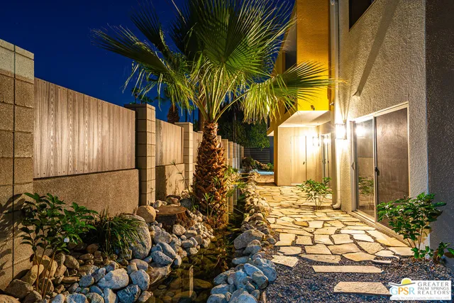 $559,900 | 588 East San Lorenzo Road, Unit 102, Palm Springs, CA 92264