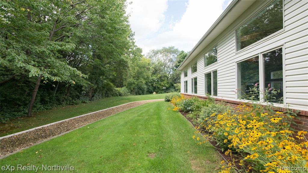 11101 North Ridge Road Plymouth, MI 48170 - Photo 10 of 99
