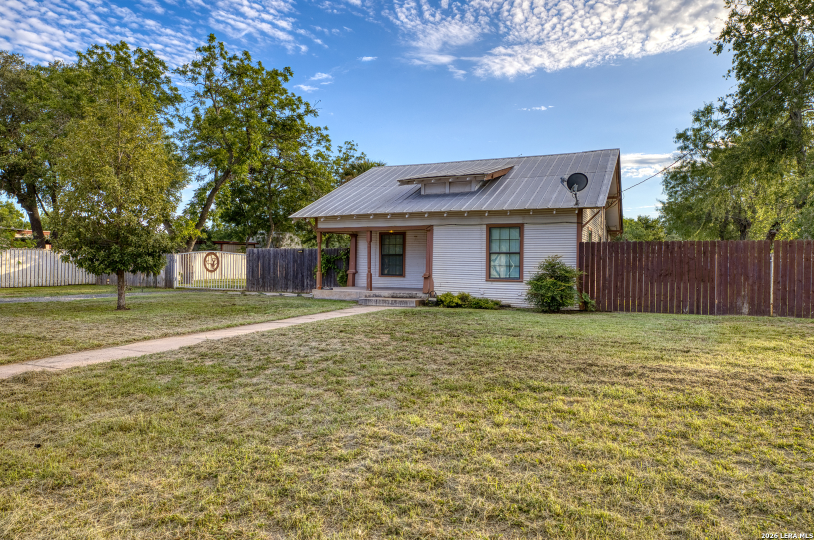 1231 North High Street Uvalde, TX 78801 - Photo 2 of 28