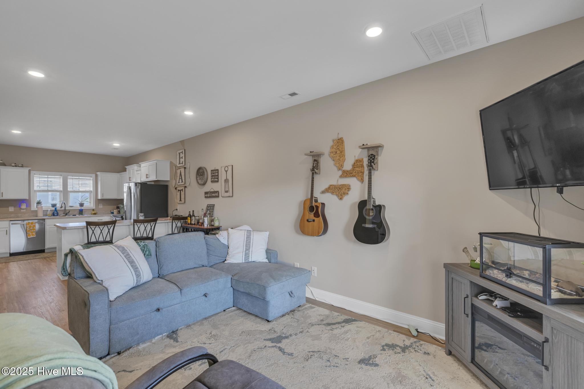 624 Jacks Xing Drive Hubert, NC 28539 - Photo 12 of 24 living