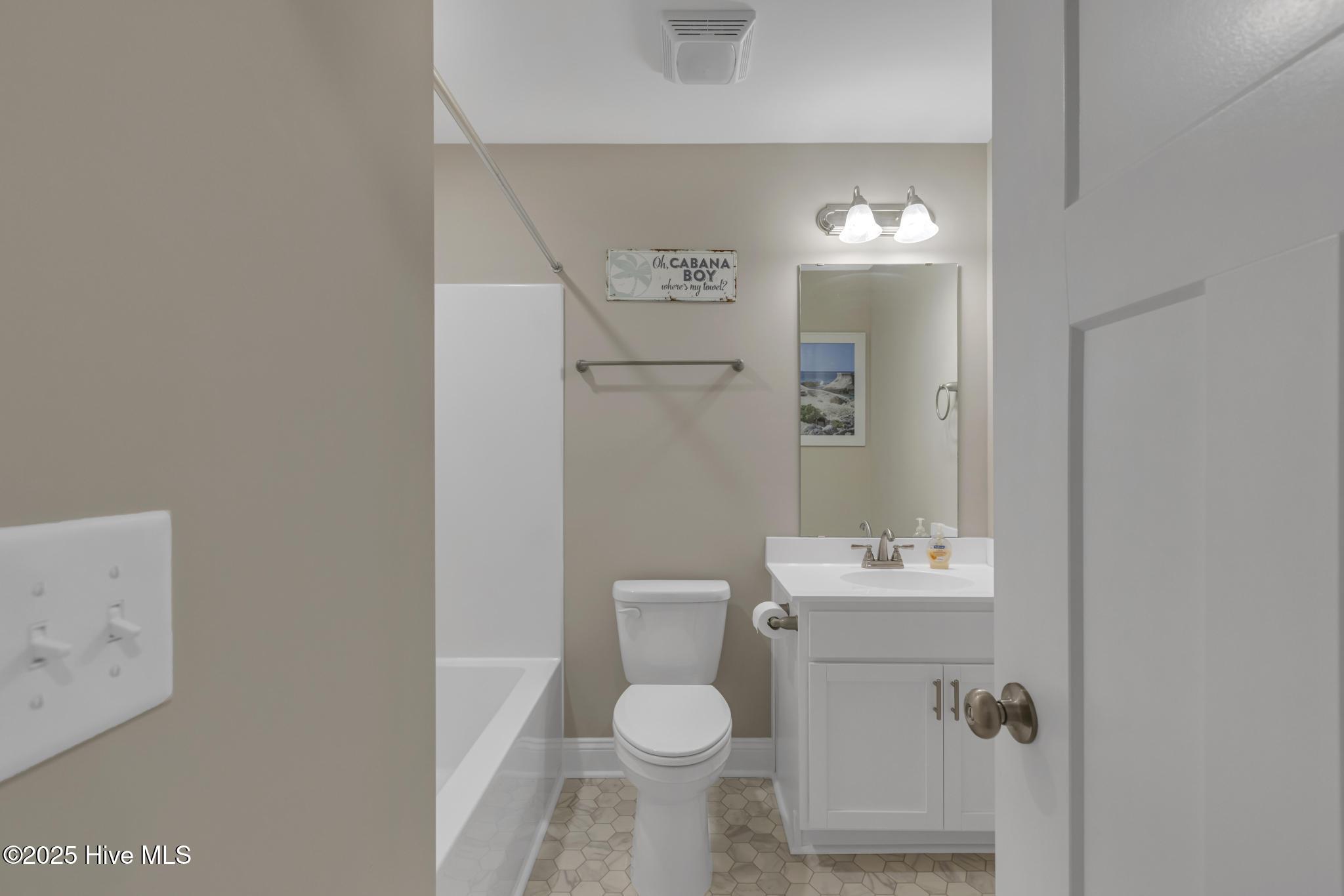 624 Jacks Xing Drive Hubert, NC 28539 - Photo 15 of 24 2nd bath