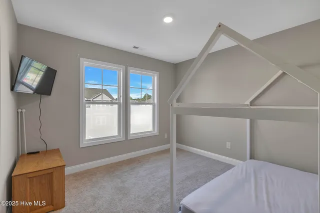 $189,500 | 624 Jacks Xing Drive, Hubert, NC 28539