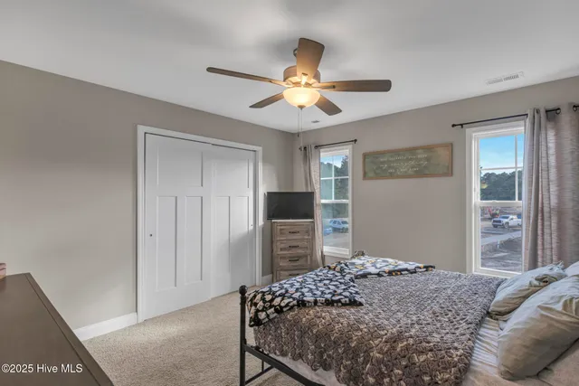 $189,500 | 624 Jacks Xing Drive, Hubert, NC 28539