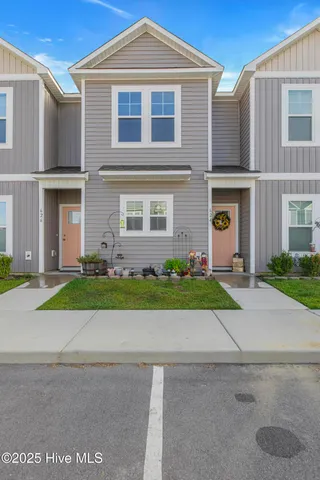 $189,500 | 624 Jacks Xing Drive, Hubert, NC 28539