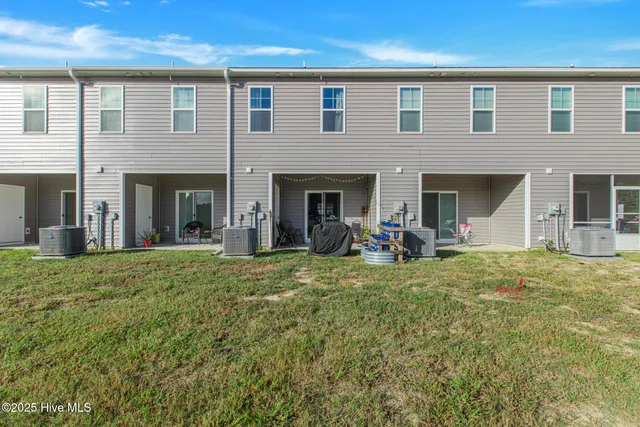 $189,500 | 624 Jacks Xing Drive, Hubert, NC 28539