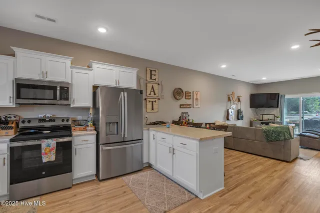 $189,500 | 624 Jacks Xing Drive, Hubert, NC 28539