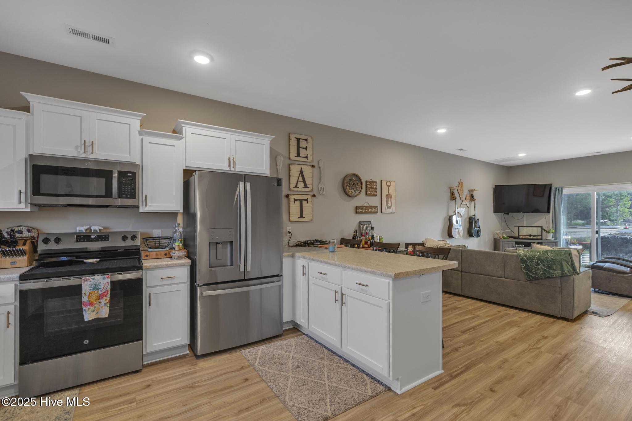 624 Jacks Xing Drive Hubert, NC 28539 - Photo 4 of 24 kitchen