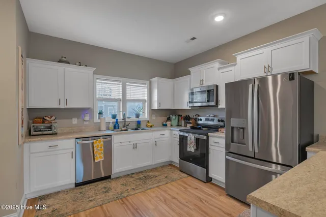 $189,500 | 624 Jacks Xing Drive, Hubert, NC 28539