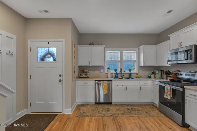 $189,500 | 624 Jacks Xing Drive, Hubert, NC 28539