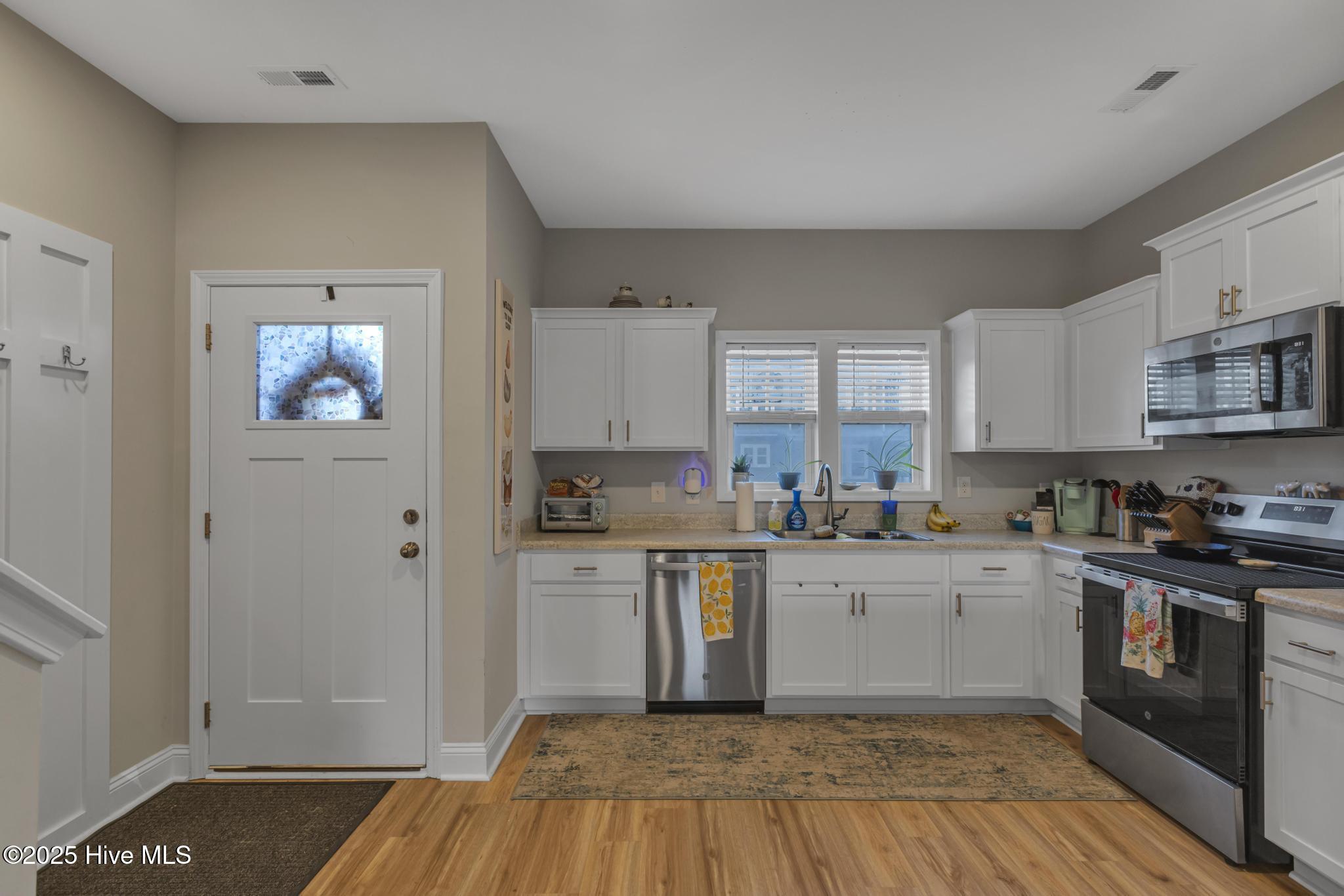 624 Jacks Xing Drive Hubert, NC 28539 - Photo 7 of 24 kitchen 3