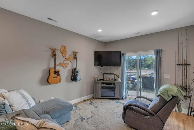 $189,500 | 624 Jacks Xing Drive, Hubert, NC 28539