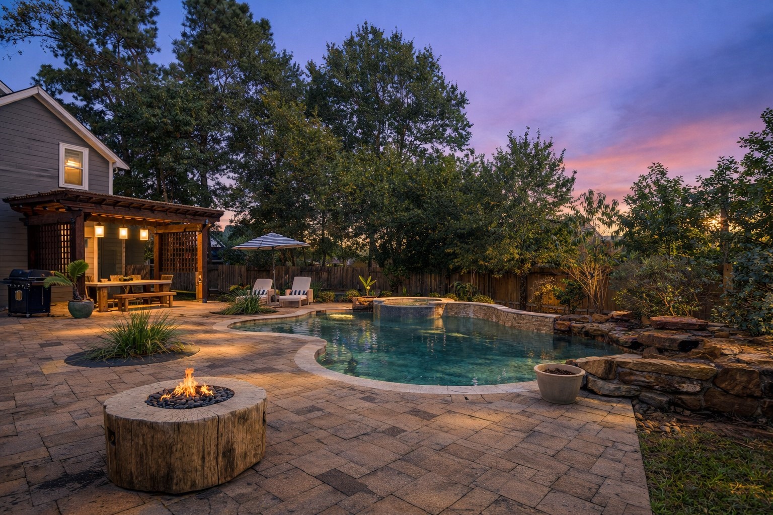 Welcome home to luxury living in The Falls at Imperial Oaks! Featuring 4 bedrooms, 3.5 baths, a Guest Suite situated over the 3-car garage, backyard oasis nestled on a cul-de-sac, this home has it all! Don't walk, run!