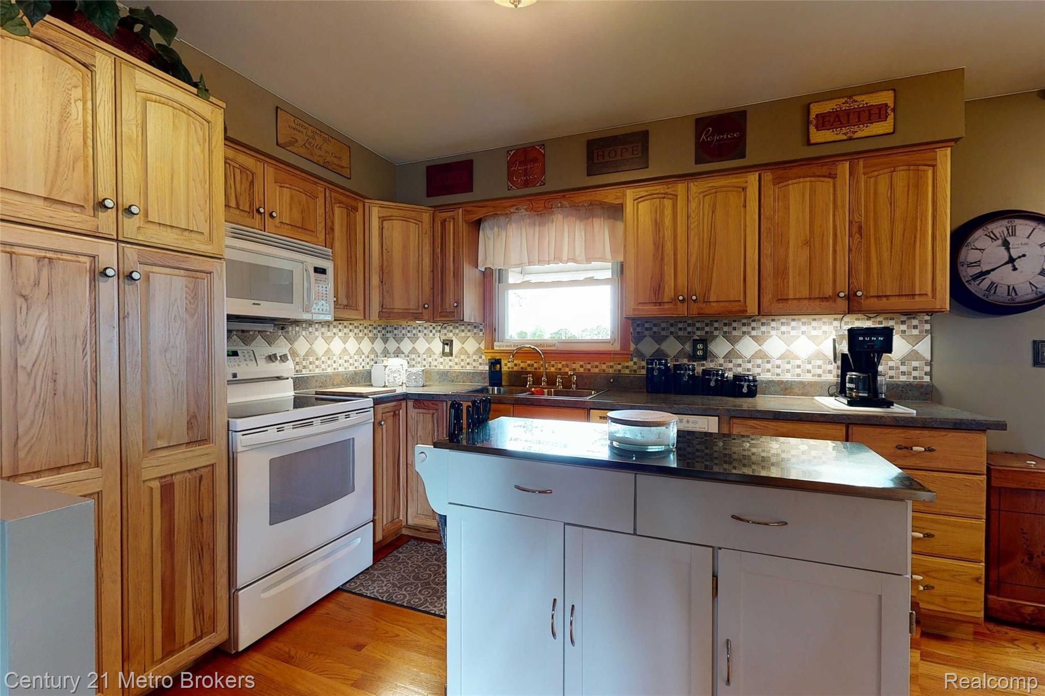 12772 Gera Road Birch Run, MI 48415 - Photo 16 of 62 12772-Gera-Rd-12 Kitchen.jpg