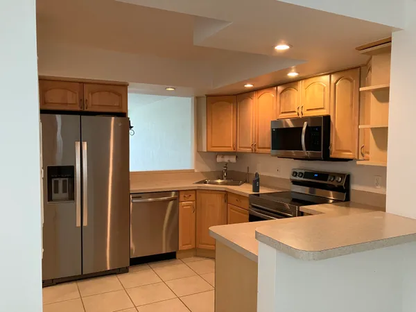 $3,300 | 133 Bay Colony Drive North, Juno Beach, FL 33408