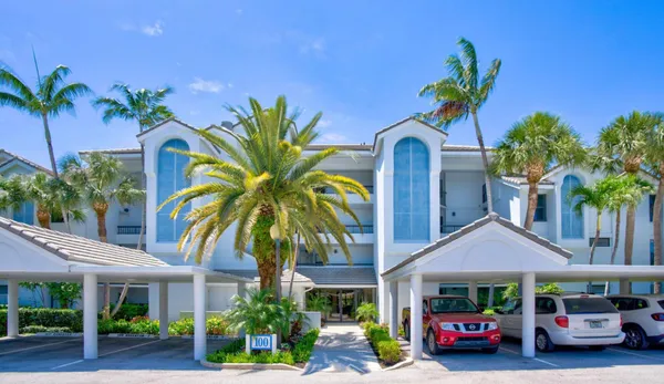 $3,300 | 133 Bay Colony Drive North, Juno Beach, FL 33408