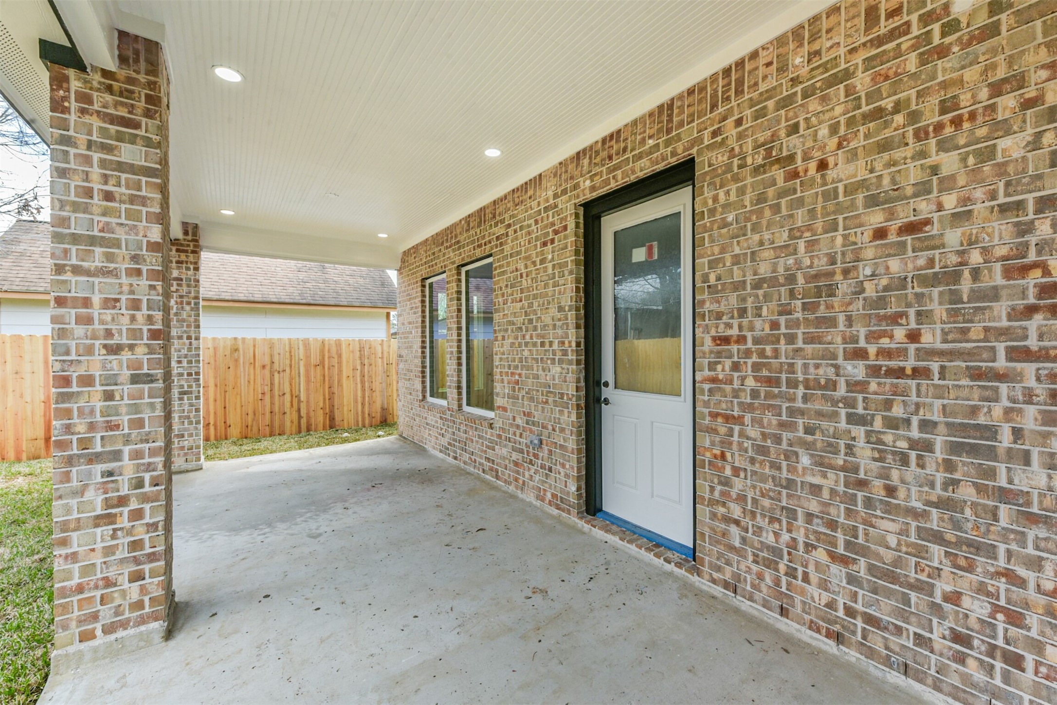 2803 Lancaster Lane Pasadena, TX 77506 - Photo 40 of 45 a view of hallway with windows