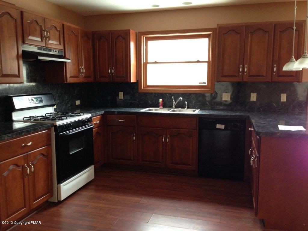 7702 Lake Road Tobyhanna, PA 18466 - Photo 3 of 14 Kitchen