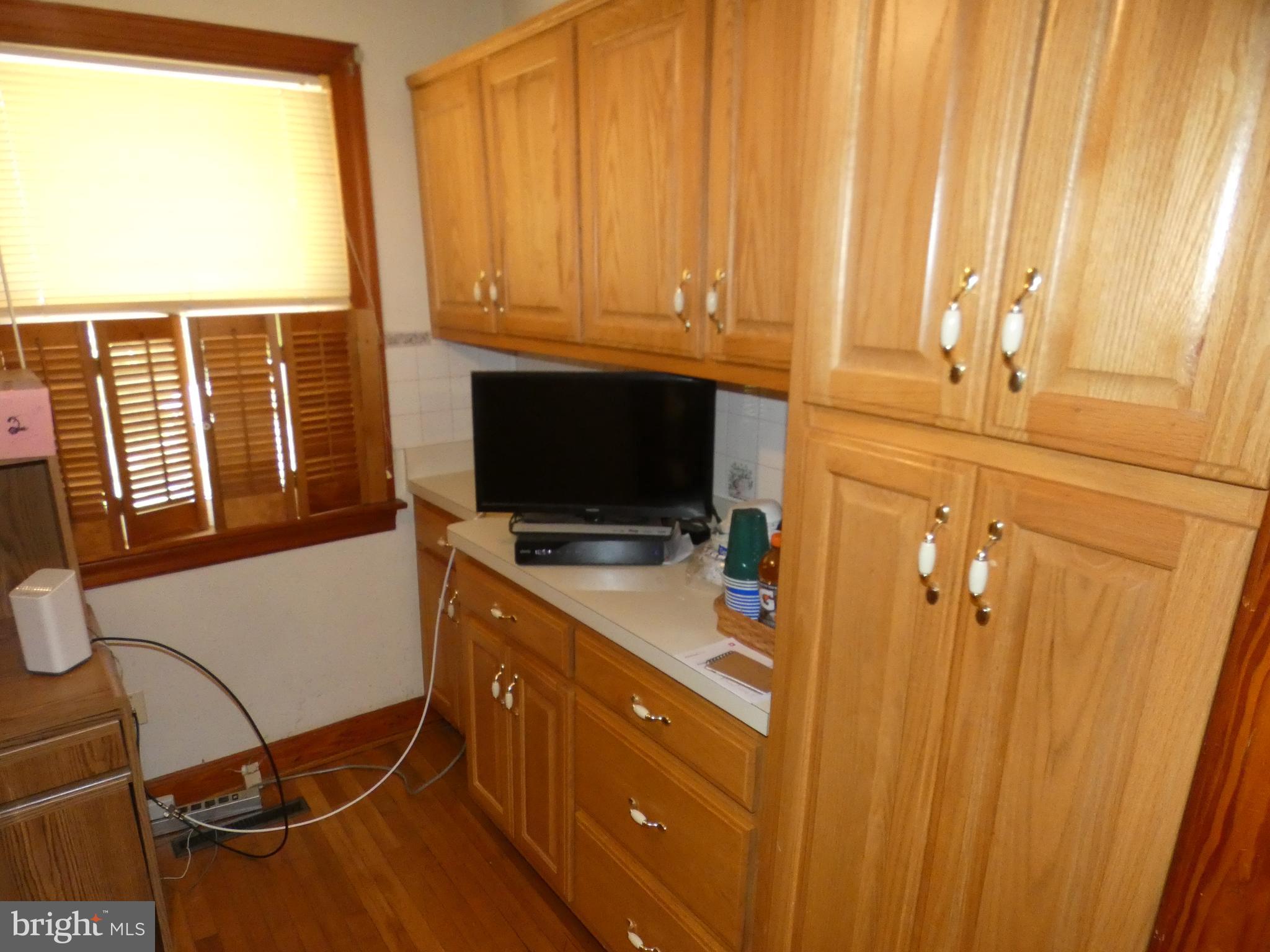 9517 Brock Road Spotsylvania, VA 22553 - Photo 12 of 27 a kitchen with stainless steel appliances a refrigerator and a microwave