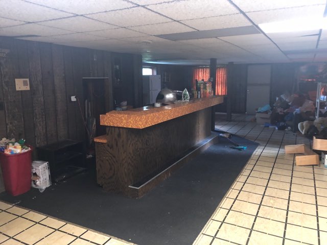 1600 Middletree Road Joliet, IL 60433 - Photo 20 of 22 a lobby with furniture and mirror