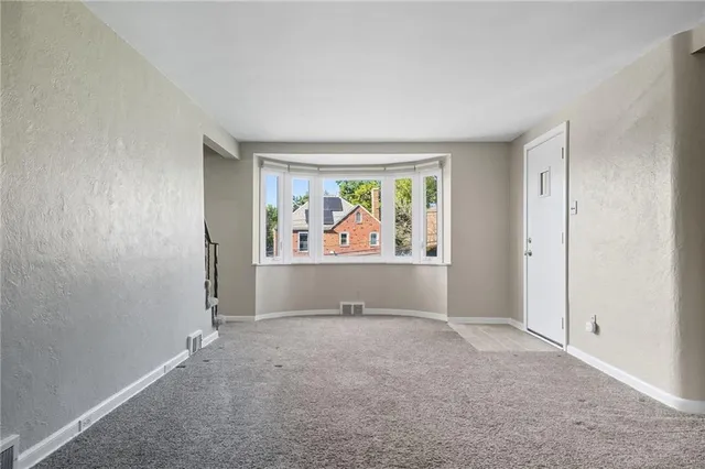 a view of a big room with closet and livingroom view