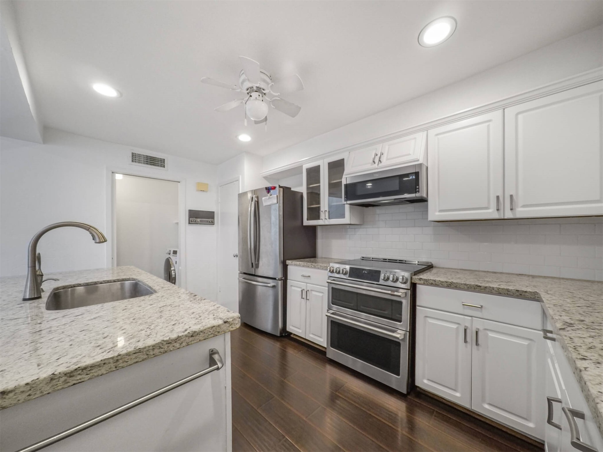 3407 Roseland Street Houston, TX 77006 - Photo 16 of 25