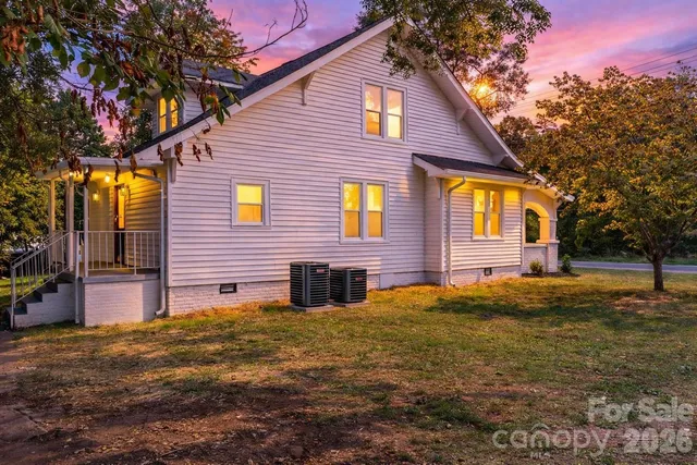 $354,900 | 1590 South Center Street, Hickory, NC 28602