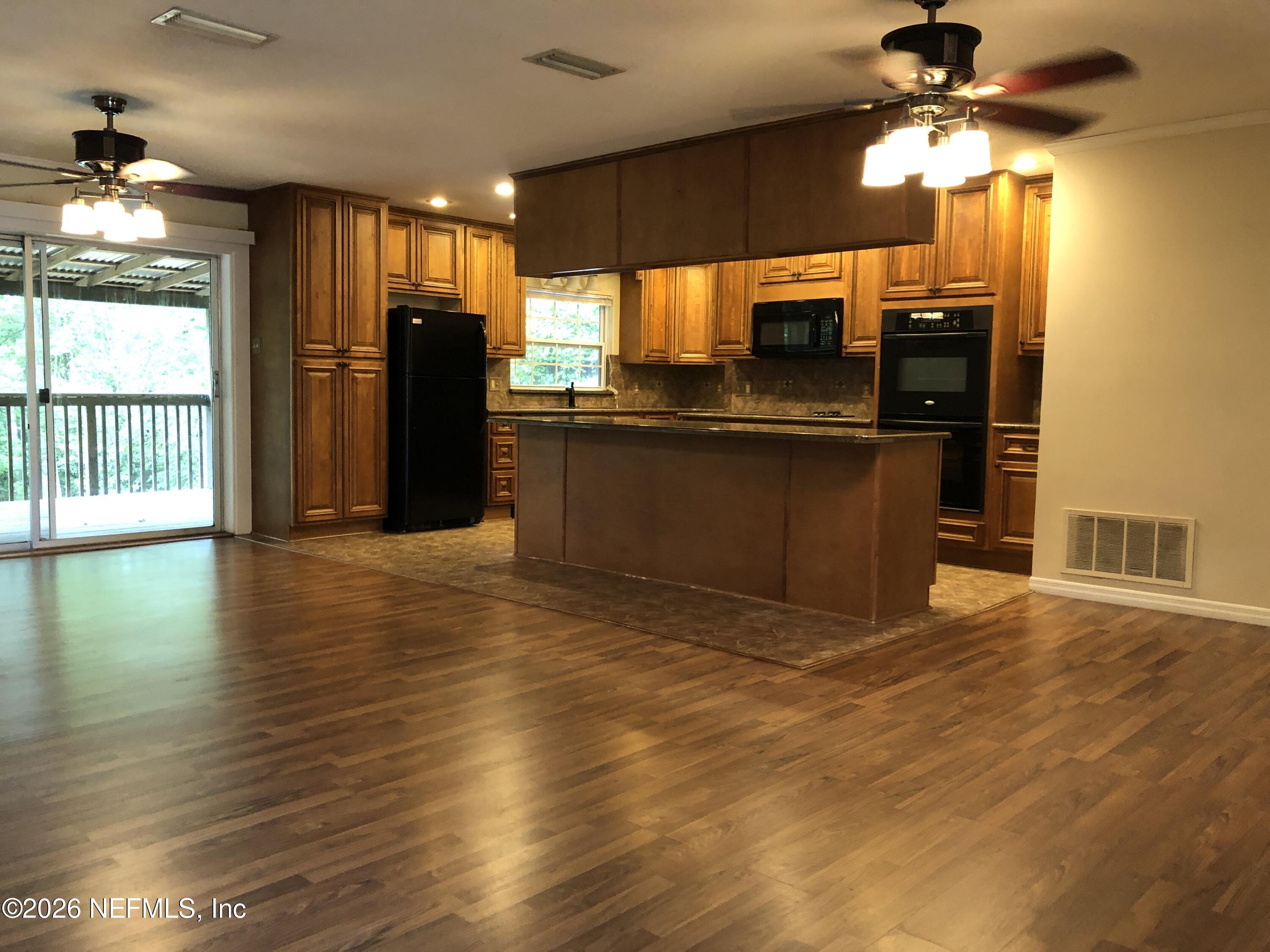 5406 Community Road Jacksonville, FL 32207 - Photo 4 of 12 IMG_4855