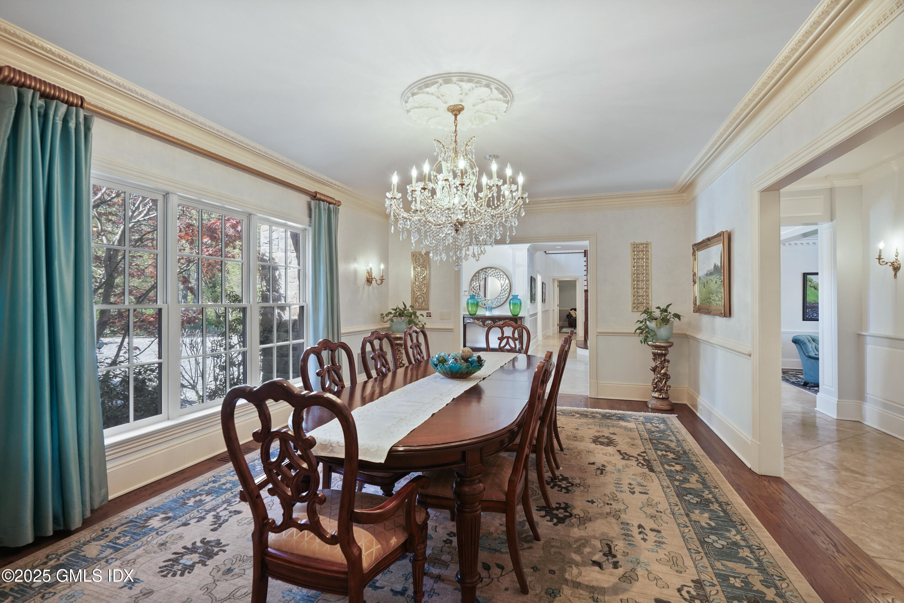 8 Chieftans Road Greenwich, CT 06831 - Photo 18 of 57 ELEGANT DINING