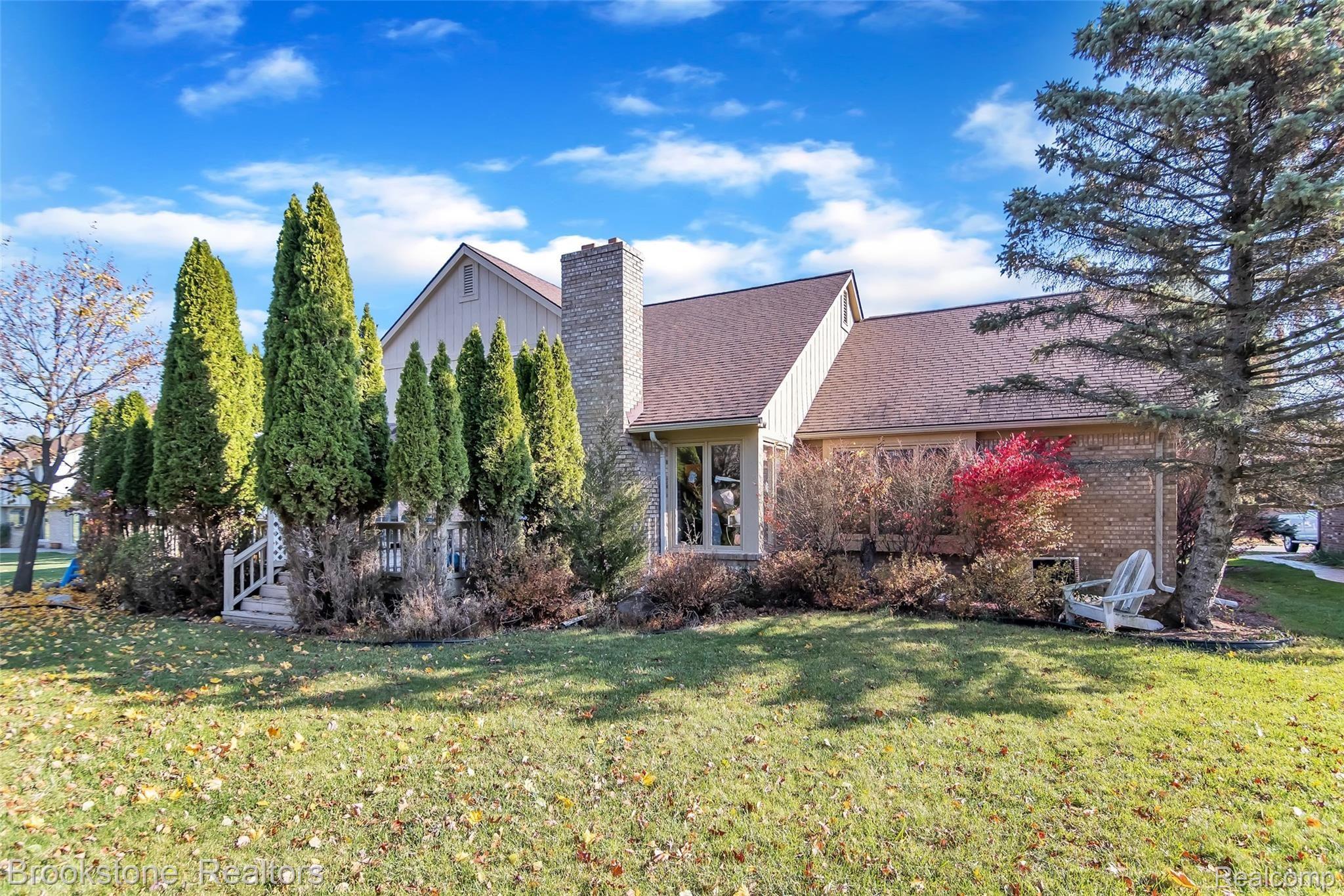 2041 Reagan Drive Rochester, MI 48309 - Photo 26 of 27 31-2041 Reagan Dr-windowstill-reale.jpg