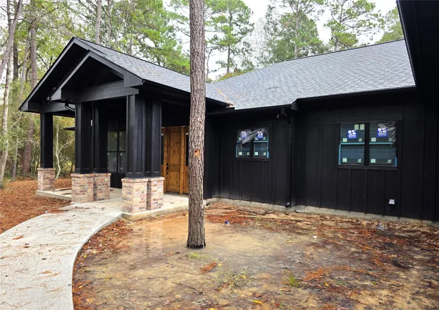 $1,055,000 | 4 Lake Forest Drive, Conroe, TX 77384