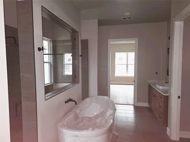 $1,055,000 | 4 Lake Forest Drive, Conroe, TX 77384