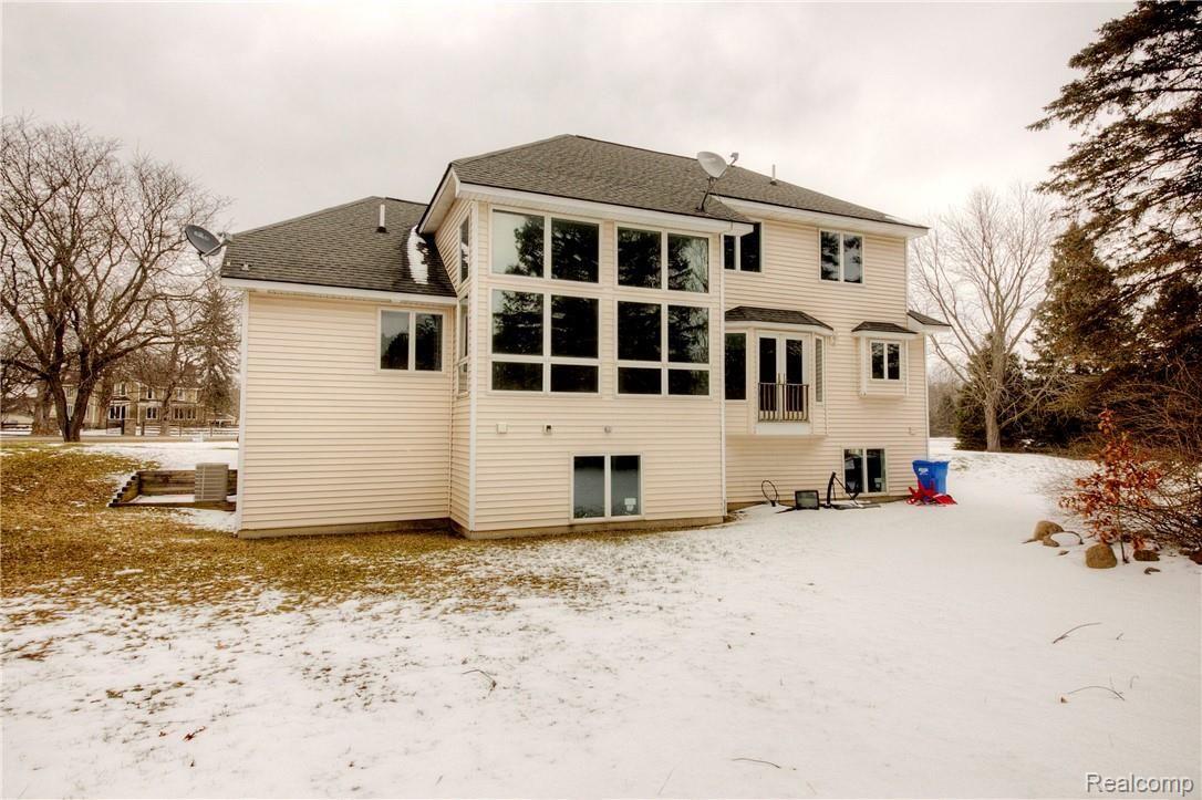 4762 Golf Club Road Howell, MI 48843 - Photo 3 of 42 930A2618_19_20.jpg