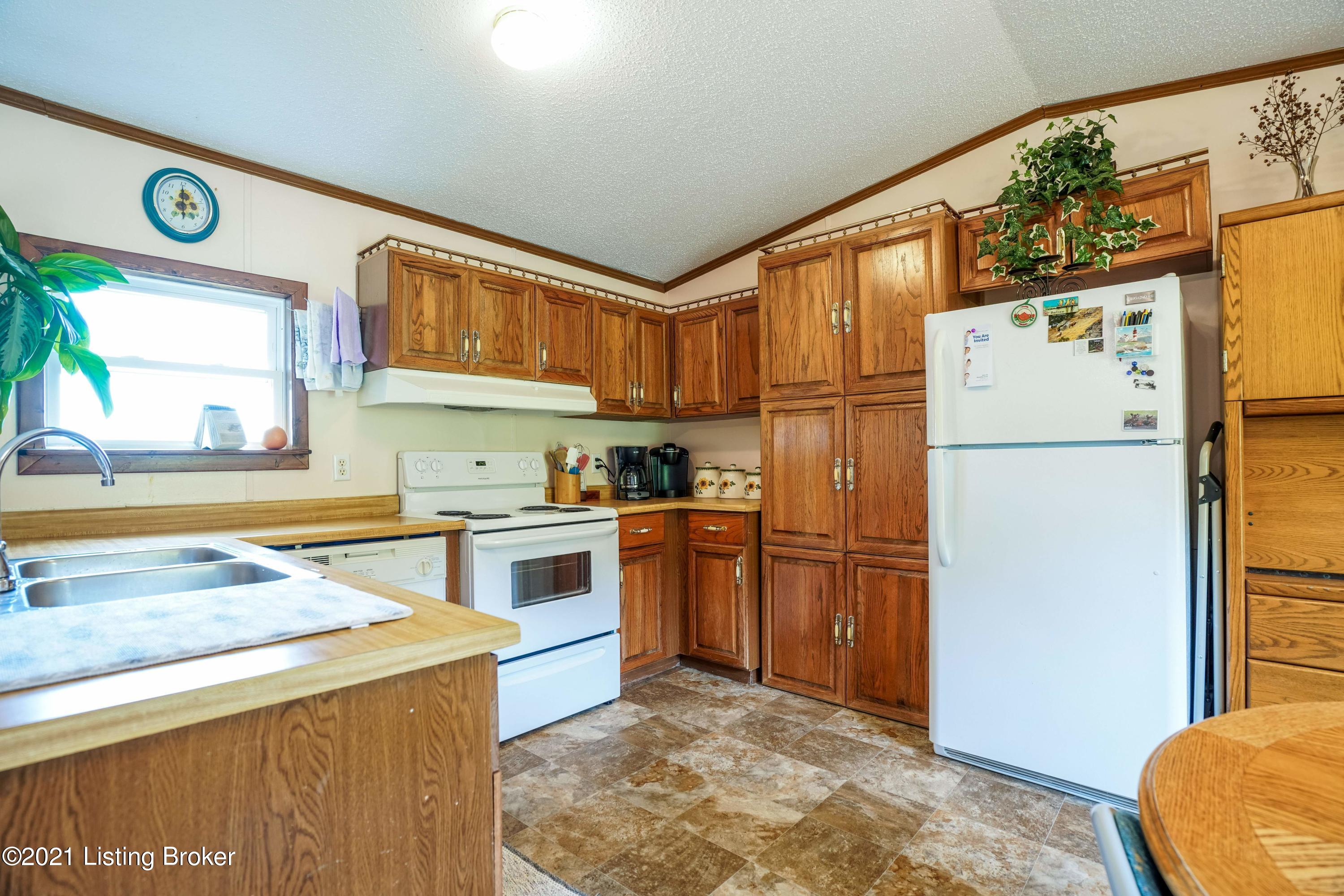 1015 Charlie Huffman Road Clarkson, KY 42726 - Photo 17 of 39 005-1015-5
