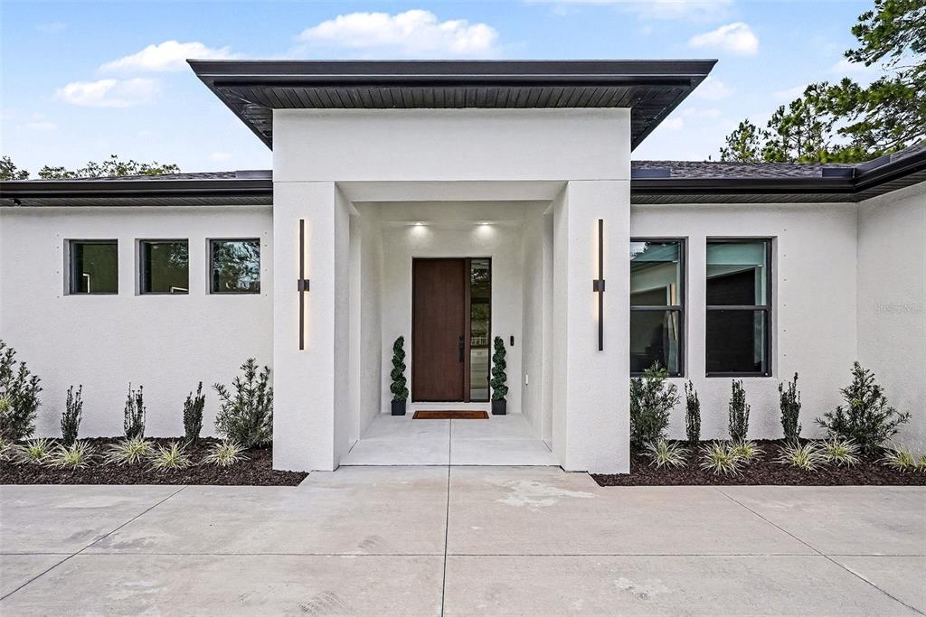 17296 Raintree Road Lutz, FL 33558 - Photo 2 of 56