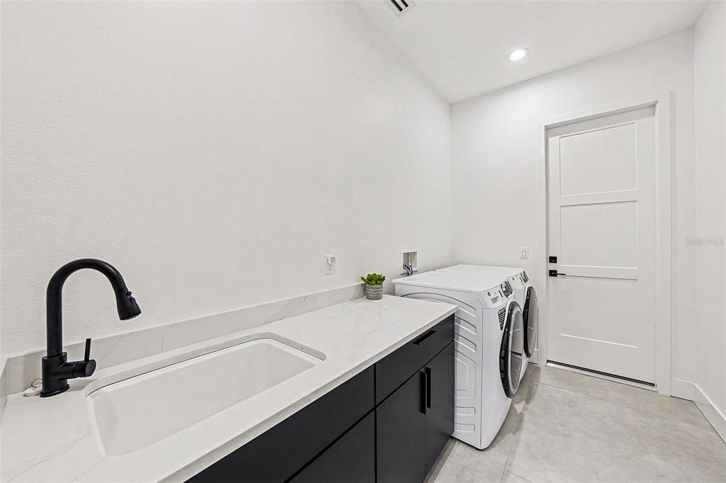 17296 Raintree Road Lutz, FL 33558 - Photo 37 of 56