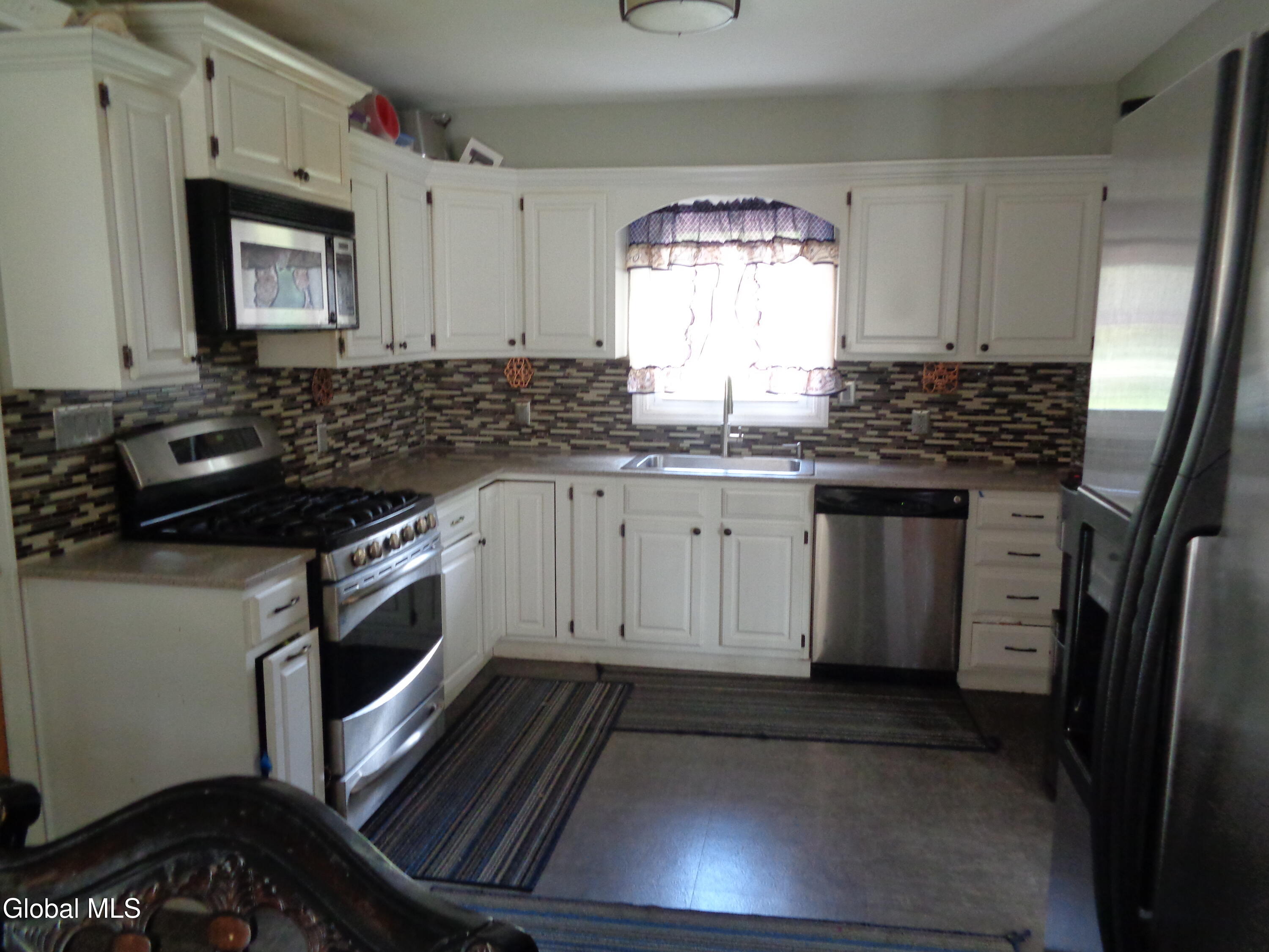 455 Wallace Road Niskayuna, NY 12304 - Photo 3 of 21 DSC02843